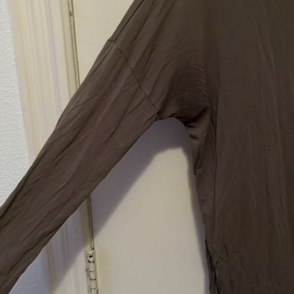 Long sleeve cross back shirt - Picture 4 of 4